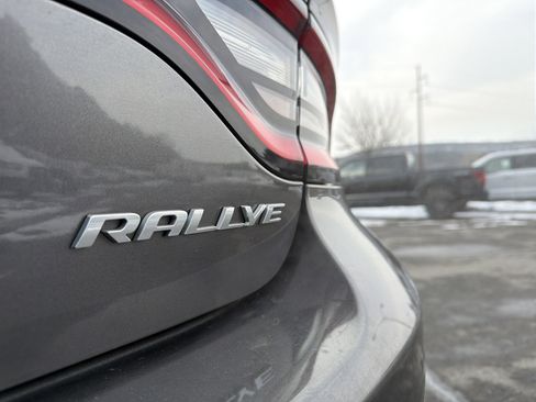 Used 2015 Dodge Charger SXT image 32