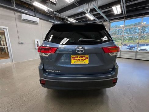 Used 2019 Toyota Highlander LE image 4