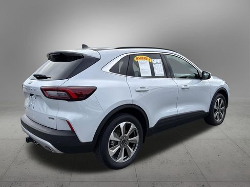 Used 2025 Ford Escape Platinum w/ Class II Trailer Tow Package image 4