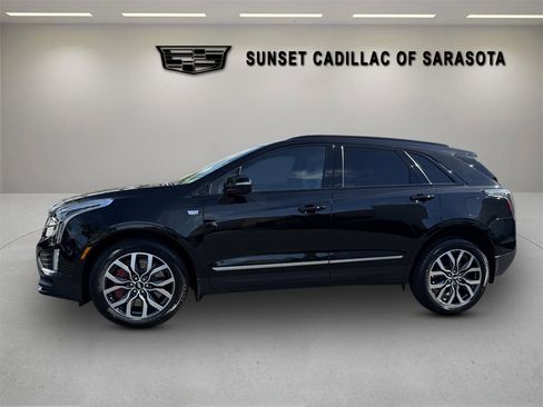 Certified 2022 Cadillac XT5 Sportv w/ Technology Package image 6
