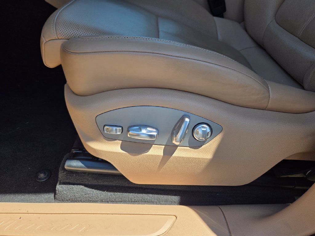 Used 2023 Porsche Macan Turbo AWD/4WD image 17
