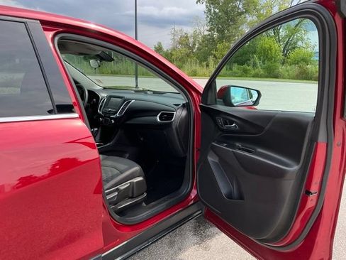 Used 2018 Chevrolet Equinox LT FWD image 17