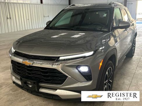 Used 2025 Chevrolet TrailBlazer LT AWD/4WD image 1