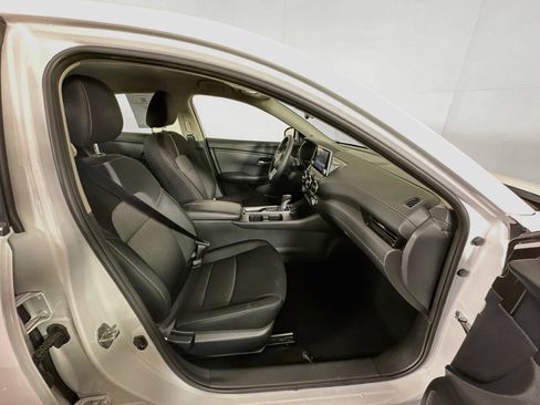 Used 2025 Nissan Sentra SV FWD image 31