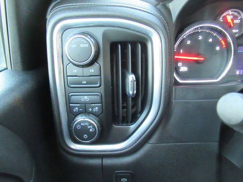 Used 2020 Chevrolet Silverado 2500 LT image 11