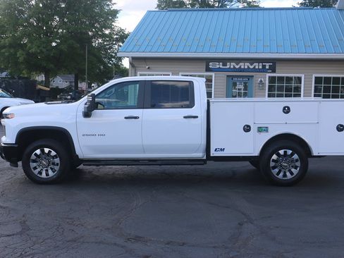 Used 2025 Chevrolet Silverado 2500 Custom w/ Custom Value Package AWD/4WD image 2