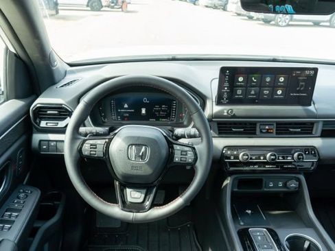 Used 2026 Honda Pilot Black Edition image 13