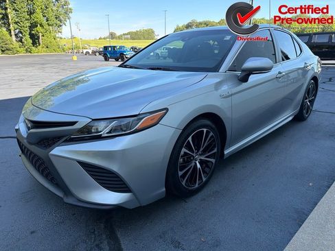 Used 2018 Toyota Camry SE w/ Audio Package FWD image 3