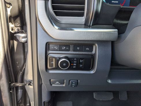 Used 2024 Ford F250 Platinum image 30