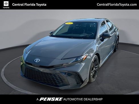 Used 2025 Toyota Camry SE w/ Convenience Package FWD image 1