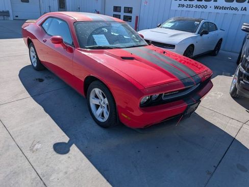 Used 2014 Dodge Challenger SXT image 7