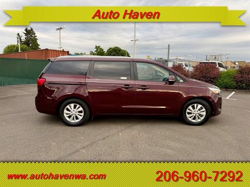 Used 2018 Kia Sedona LX w/ LX Essentials Premium Package FWD image 4