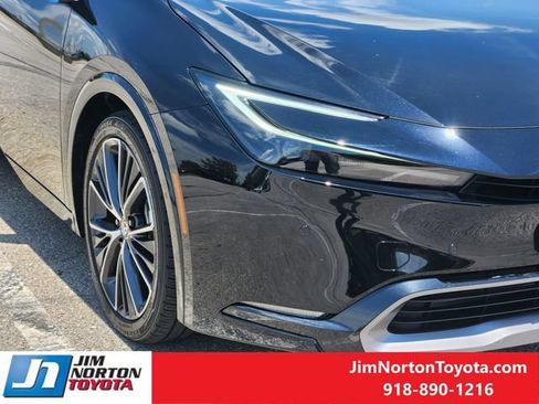 Used 2024 Toyota Prius XLE FWD image 9