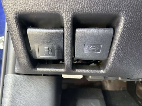 Used 2025 Toyota RAV4 XLE w/ Convenience Package FWD image 30