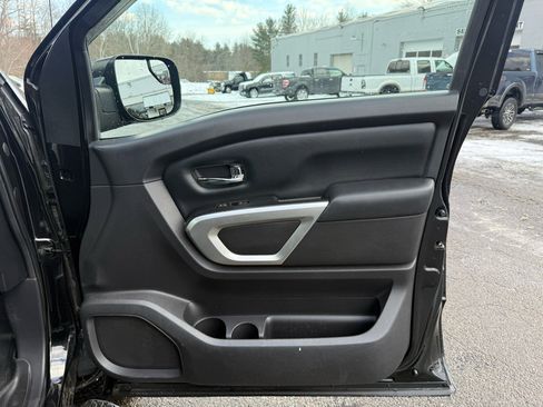 Used 2017 Nissan Titan SV image 26