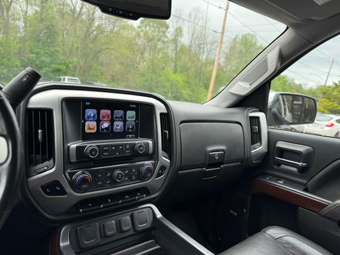 Used 2017 GMC Sierra 1500 SLT w/ SLT Premium Package AWD/4WD image 11