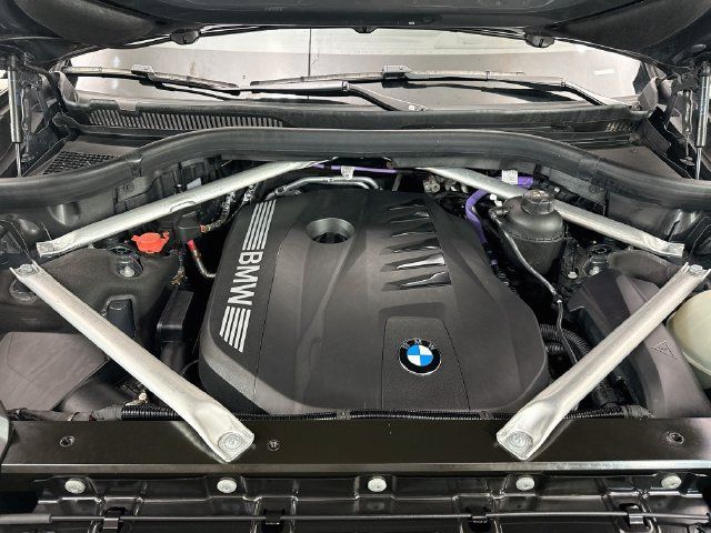 Used 2025 BMW X7 xDrive40i w/ M Sport Package AWD/4WD image 32
