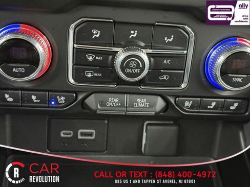 Used 2024 GMC Yukon XL SLT image 37