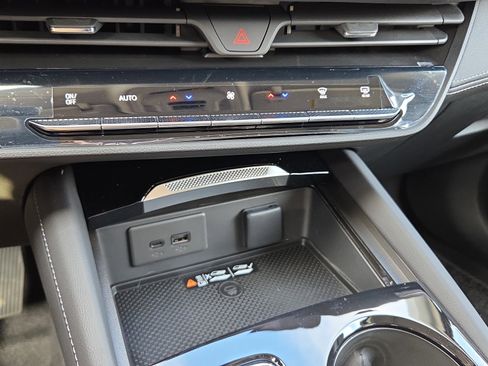 New 2025 Buick Envision Avenir image 18