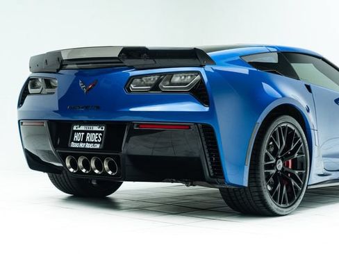 Used 2015 Chevrolet Corvette Z06 w/ 3LZ Preferred Equipment Group RWD image 14