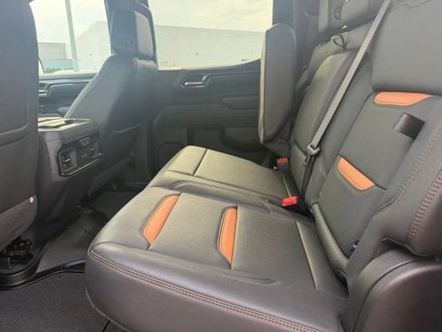 Used 2024 GMC Sierra 1500 AT4 w/ Technology Package AWD/4WD image 10