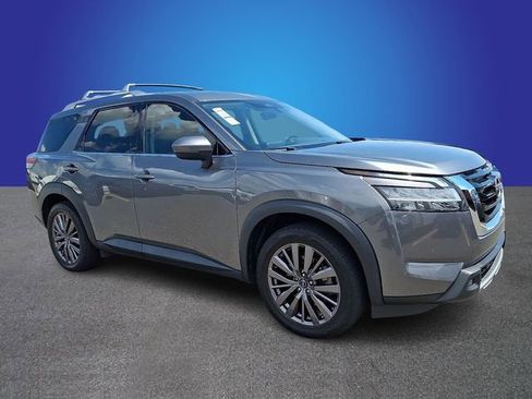 Used 2023 Nissan Pathfinder SL w/ SL Premium Package AWD/4WD image 3