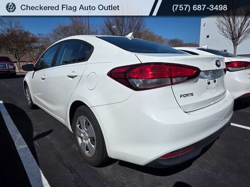 Used 2017 Kia Forte LX image 4