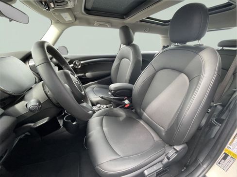 Used 2023 MINI Cooper 2-Door Hardtop image 12