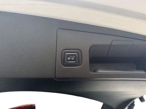 Used 2022 Cadillac XT5 Luxury w/ LPO, Floor Liner Package AWD/4WD image 22