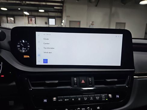 Used 2025 Lexus ES 350 Ultra Luxury image 22