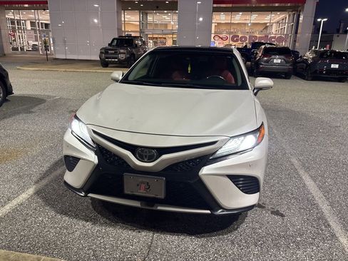 Used 2018 Toyota Camry XSE image 3