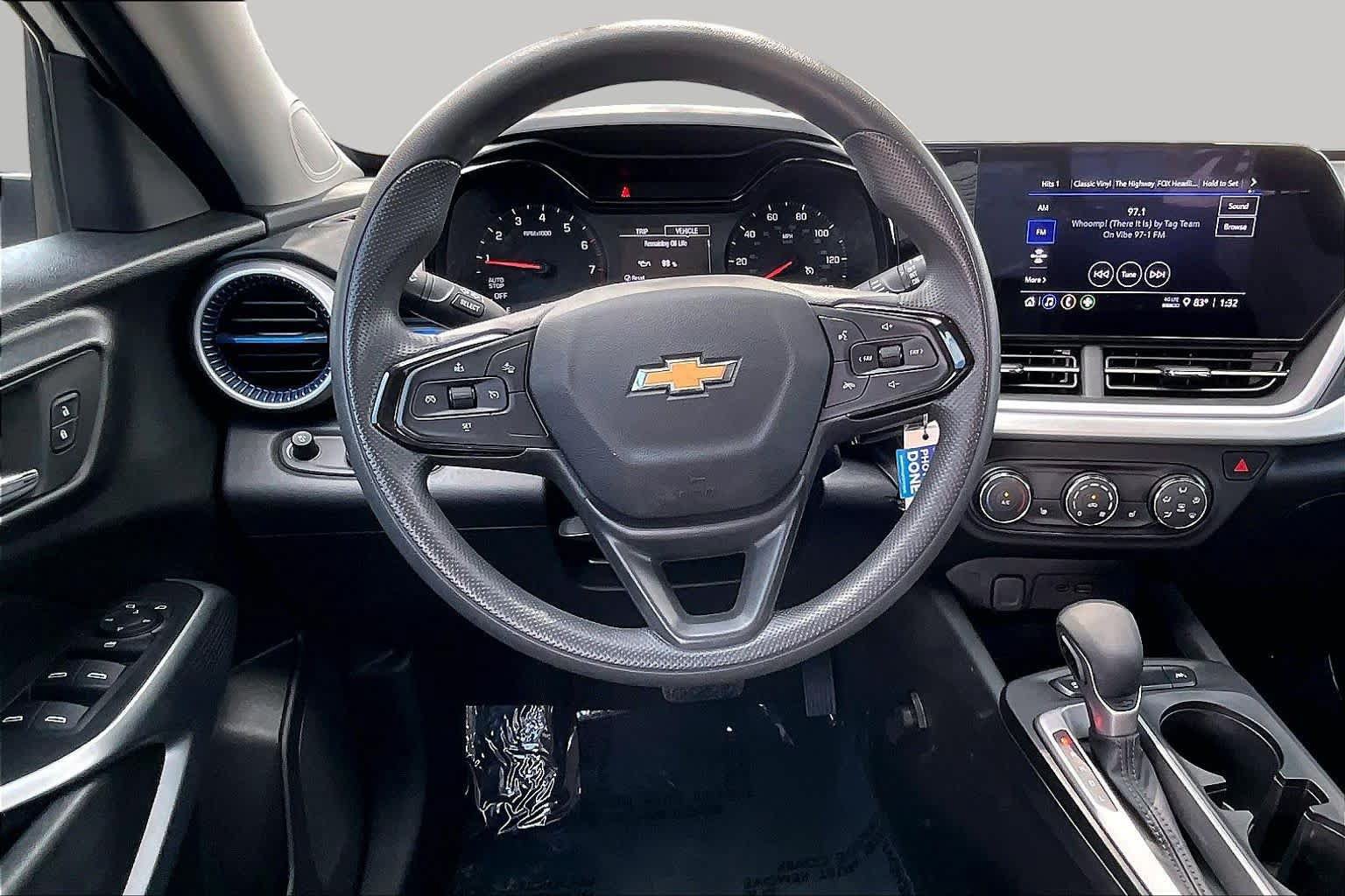 Used 2024 Chevrolet Trax LS w/ LS Convenience Package FWD image 6