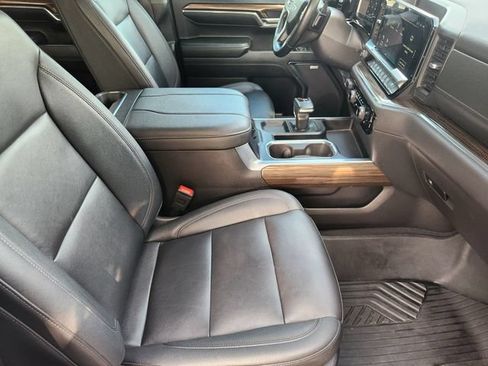 Used 2024 Chevrolet Silverado 1500 LT Trail Boss w/ LT Trail Boss Premium Package AWD/4WD image 15