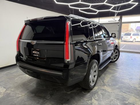 Used 2019 Cadillac Escalade Luxury image 5