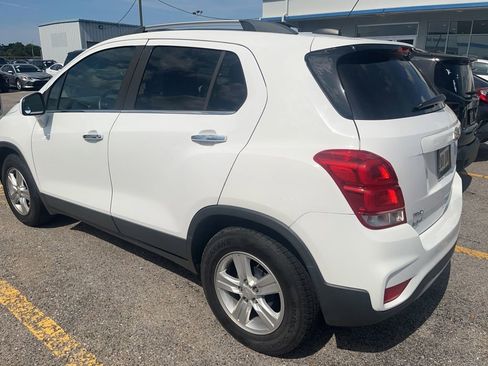 Used 2018 Chevrolet Trax LT w/ LT Convenience Package FWD image 2
