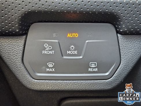 Used 2024 Volkswagen Atlas Cross Sport SE image 27