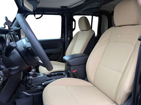 Certified 2023 Jeep Gladiator Overland w/ LED Lighting Group image 9