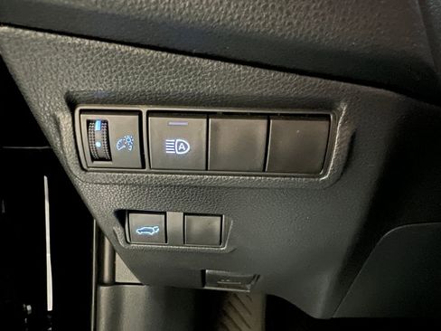 Certified 2022 Toyota Corolla Cross XLE image 40