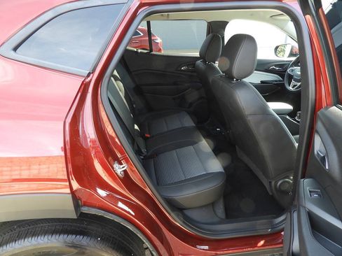 Used 2025 Chevrolet Trax LT w/ Driver Confidence Package FWD image 29