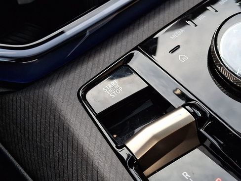 Certified 2025 BMW X3 xDrive30i w/ Premium Package image 23