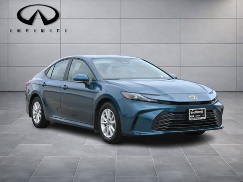 Used 2025 Toyota Camry LE w/ Convenience Package FWD image 3