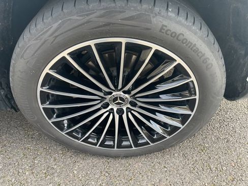 Used 2024 Mercedes-Benz GLC 300 4MATIC image 14