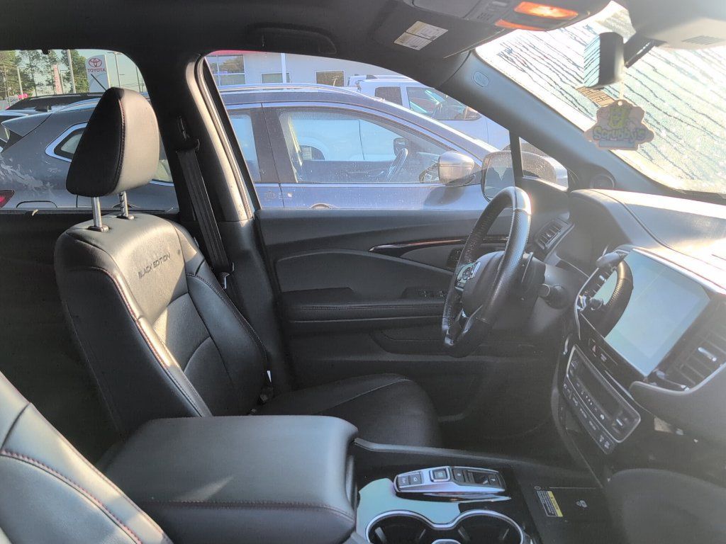 Used 2024 Honda Passport Black Edition image 2