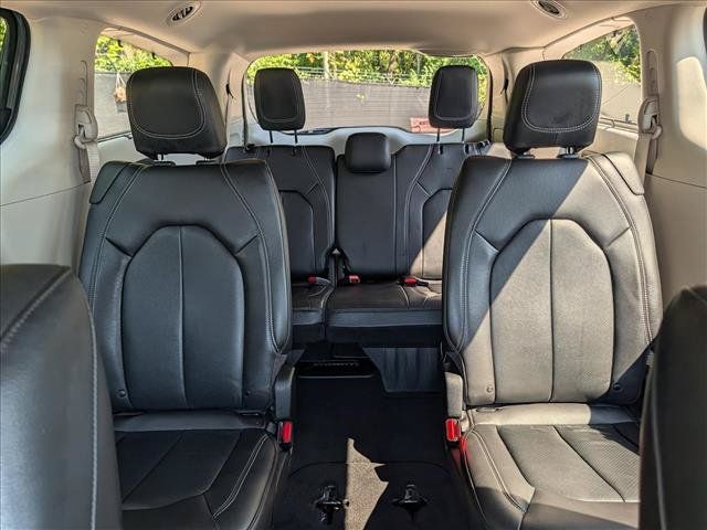 Used 2022 Chrysler Pacifica Touring-L w/ Uconnect Theater Family Group FWD image 20