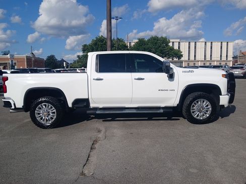 Used 2022 Chevrolet Silverado 2500 High Country w/ Technology Package AWD/4WD image 4