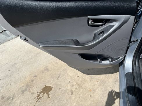 Used 2016 Hyundai Elantra SE FWD image 13