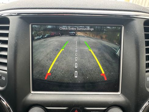 Used 2018 Jeep Grand Cherokee Laredo image 6