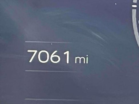 Certified 2023 Toyota Prius LE image 27