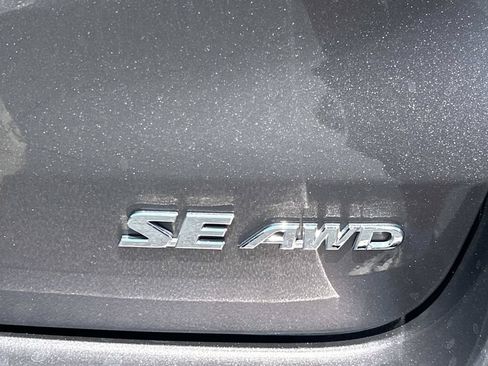 Used 2017 Toyota Highlander SE AWD/4WD image 10