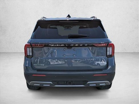 Used 2025 Ford Explorer Active w/ Active Comfort Package RWD image 6